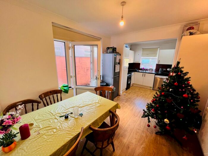 5 Bedroom Terraced House To Rent In Diana Street, Cardiff CF24