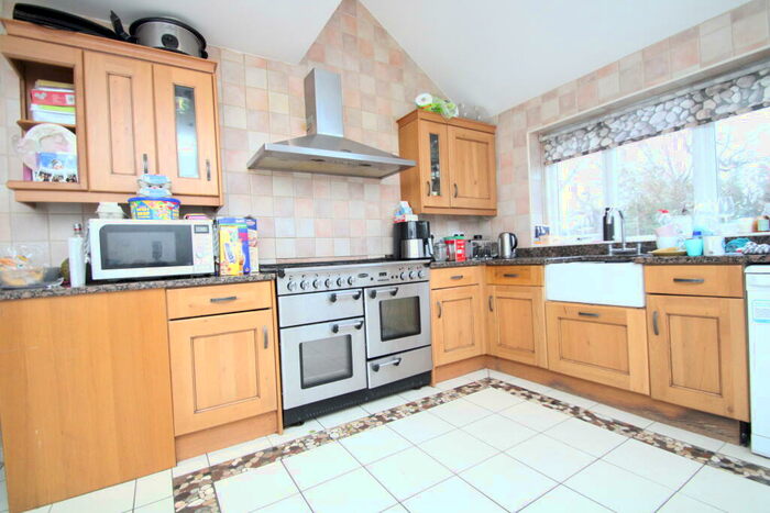 4 Bedroom Semi-Detached House To Rent In Shirley Avenue, Croydon, CR0