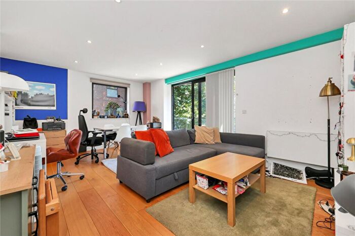 1 Bedroom Apartment To Rent In Kingsland Road, E2