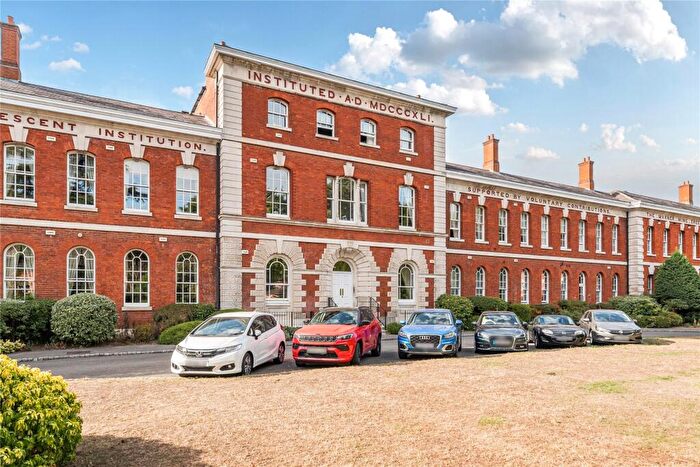 2 Bedroom Flat For Sale In Ellesmere Place, Walton-On-Thames, Surrey, KT12