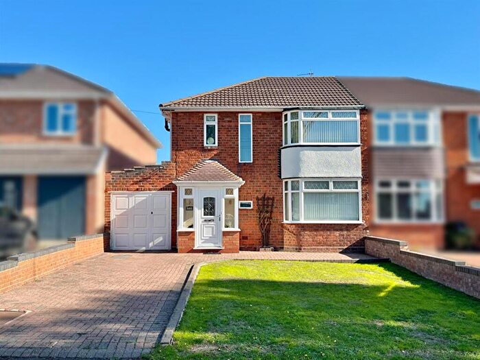 3 Bedroom Semi Detached House For Sale In Rosslyn Road, Walmley, Sutton Coldfield, B76