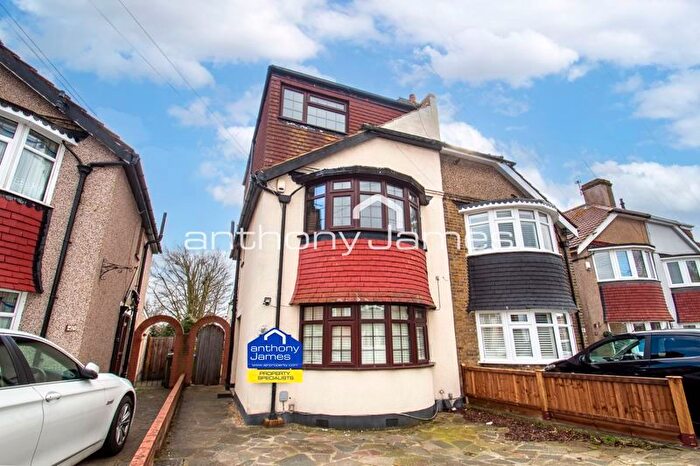 4 Bedroom Semi-Detached House To Rent In Charmouth Road, Welling, DA16