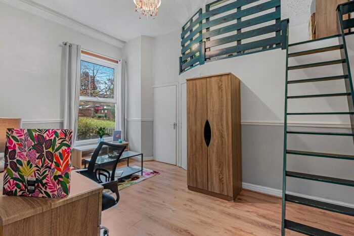 1 Bedroom Flat To Rent In Vinery Road, Leeds, LS4