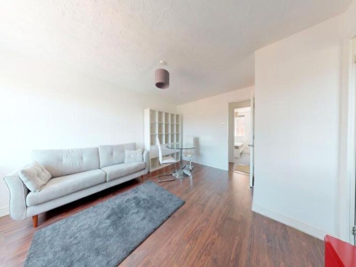 2 Bedroom Flat To Rent In Lisle Close, London, SW17