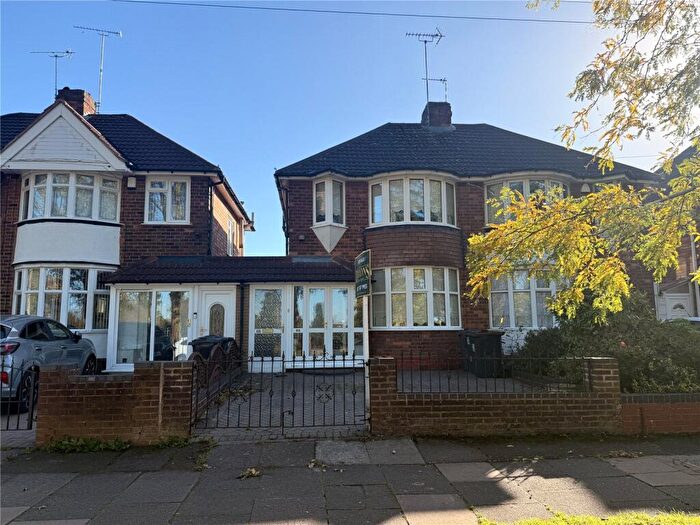 3 Bedroom Semi Detached House For Sale In Clay Lane, Birmingham, West Midlands, B26