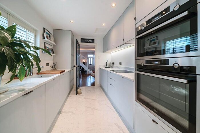 2 Bedroom Terraced House For Sale In Duke Street, Windsor, Berkshire, SL4