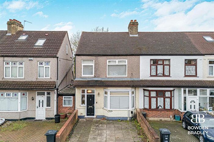 3 Bedroom House For Sale In Carlton Drive, Ilford, IG6