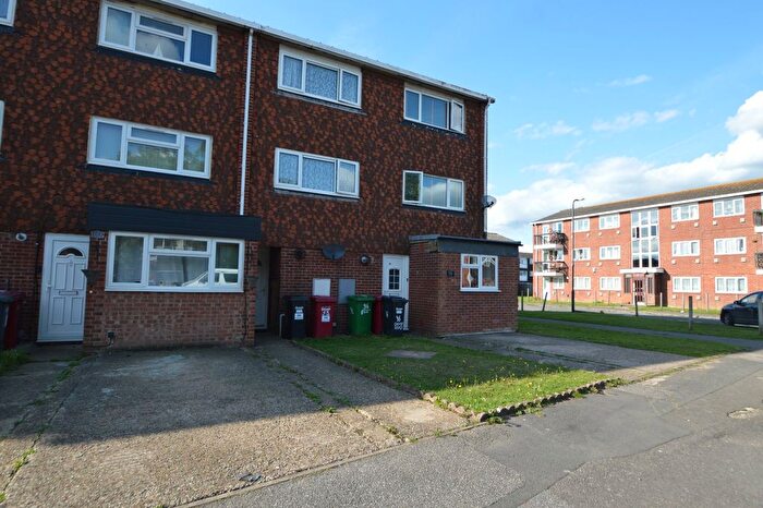 4 Bedroom Property To Rent In Cheviot Road, Slough, Berkshire, SL3