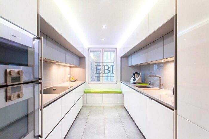 3 Bedroom Apartment For Sale In Dundee Wharf, Three Colt Street, Canary Wharf, E14