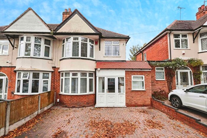 3 Bedroom Semi Detached House For Sale In Warren Hill Road, Kingstanding, Birmingham, B44