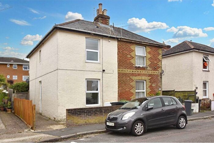 3 Bedroom Semi-Detached House To Rent In Cross Street, Ryde, PO33