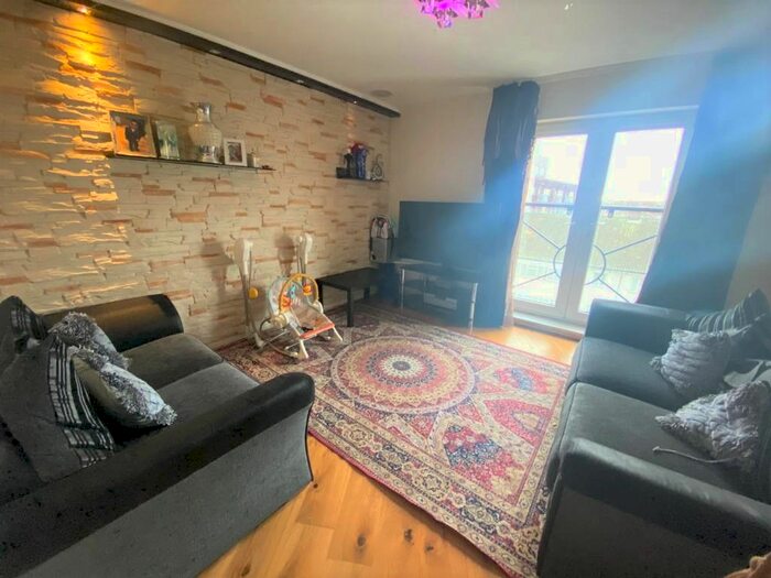 2 Bedroom Flat To Rent In Macmillan Court, Ruislip Road East, Greenford, Middlesex, UB6