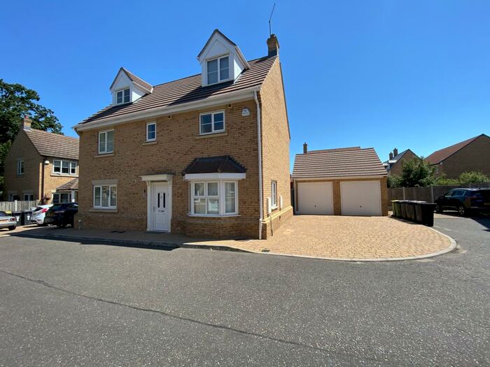 4 Bedroom Detached House To Rent In Gunn Close, Rayleigh, SS6
