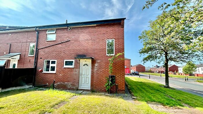 3 Bedroom End Terrace House For Sale In Granville Walk, Oldham, OL9