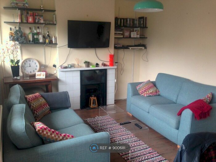 3 Bedroom Flat To Rent In Calgary Court, London, SE16