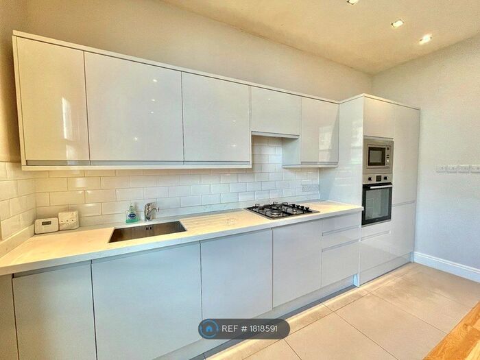 1 Bedroom Flat To Rent In Balham High Road, London, SW12