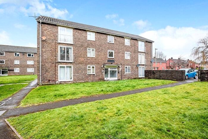 1 Bedroom Flat For Sale In Crombie Close, Waterlooville, Hampshire, PO8