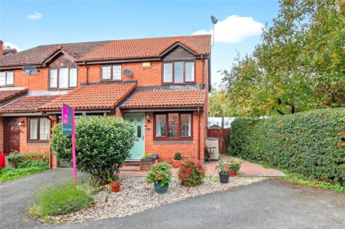 3 Bedroom End Of Terrace House For Sale In Fawler Mead, Bracknell, Berkshire, RG12