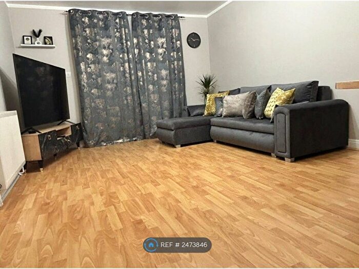 2 Bedroom Flat To Rent In Hollyhedge Heights, Manchester, M22