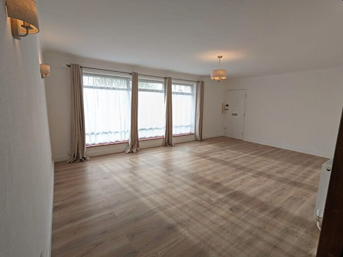 2 Bedroom Flat To Rent In Alexandra Road, Watford, WD17