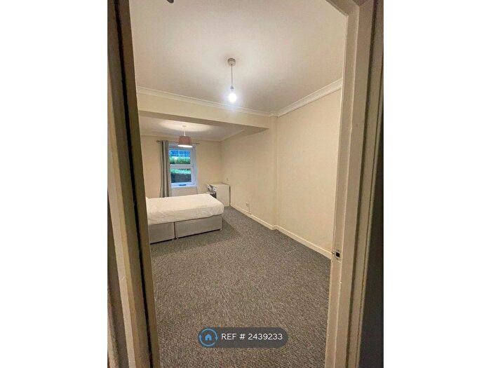 4 Bedroom Flat To Rent In Southpark Avenue, Glasgow, G12