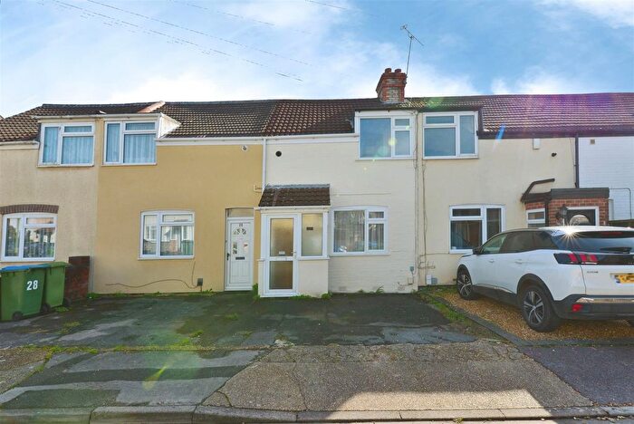 2 Bedroom Terraced House For Sale In Derlyn Road, Fareham, PO16