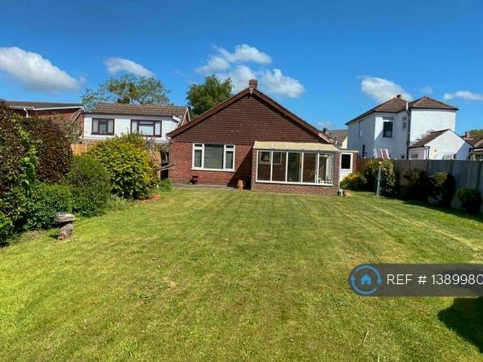 2 Bedroom Bungalow To Rent In The Drive, Fareham, PO16