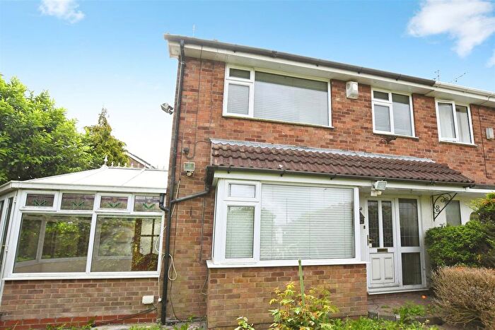 3 Bedroom Semi-detached House For Sale In Cotterdale, Hull, HU7