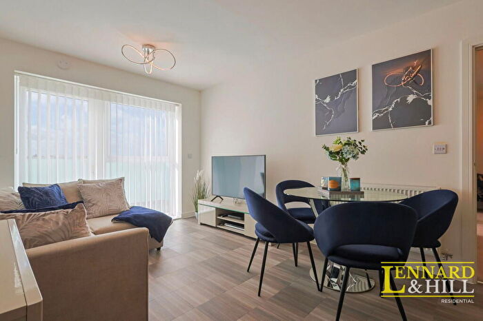 2 Bedroom Flat For Sale In Dovestone Close, Grays, RM20