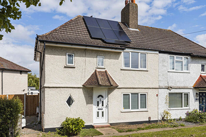 4 Bedroom Semi Detached House For Sale In Long Lane, Croydon, CR0