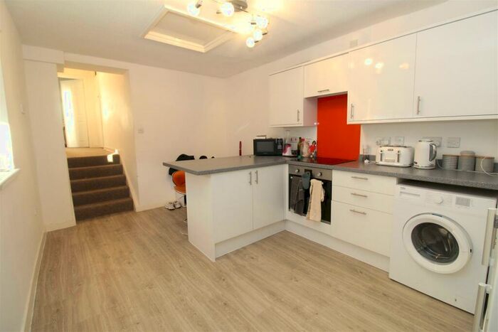 1 Bedroom Flat To Rent In Romilly Crescent, Cardiff, CF11