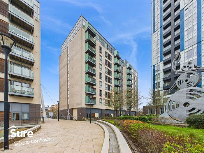 2 Bedroom Flat To Rent In Moor End Lodge, Cotterells, Hemel Hempstead, Hertfordshire, HP1