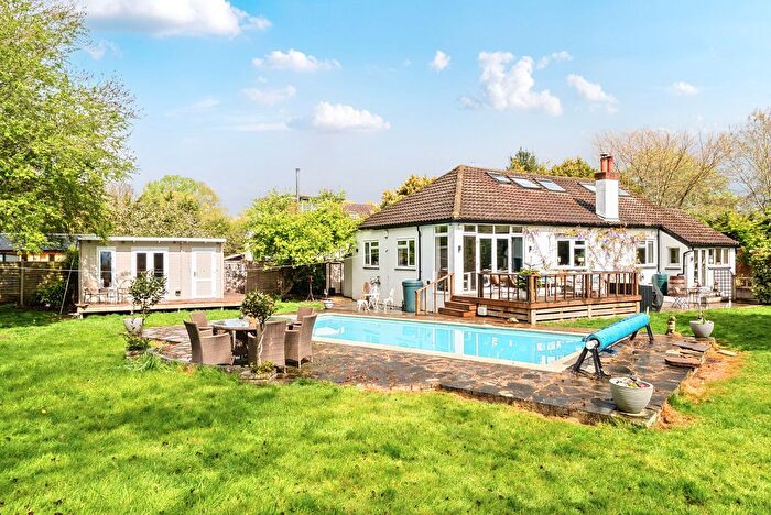 5 Bedroom Chalet For Sale In Ferry Lane, Shepperton, TW17