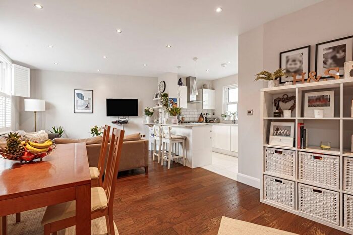 4 Bedroom Detached House For Sale In Lydden Grove, Earlsfield, London, SW18