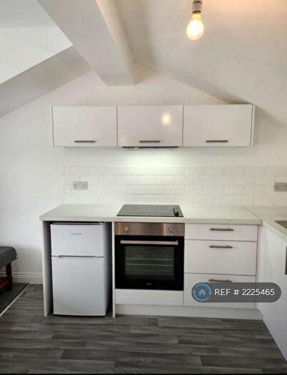 Studio To Rent In Denning Rd, London, NW3