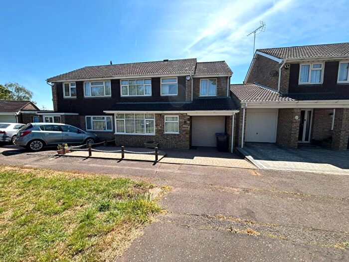 3 Bedroom Semi-Detached House For Sale In Spanslade Road, Standens Barn, Northampton, NN3