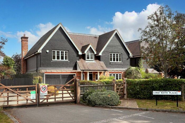5 Bedroom Detached House For Sale In Lord Reith Place, Beaconsfield, HP9