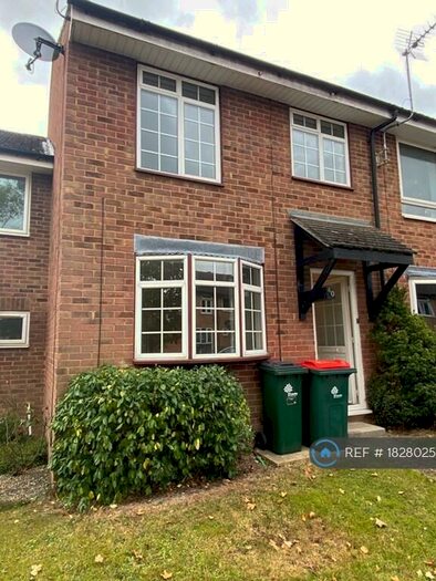 3 Bedroom End Of Terrace House To Rent In Payne Close, Crawley, RH10