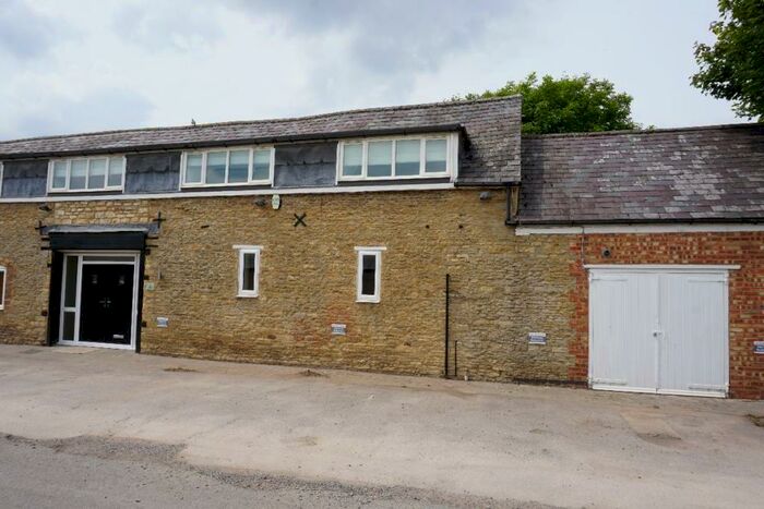 4 Bedroom Barn Conversion To Rent In Bamfords Mews, Turvey, MK43