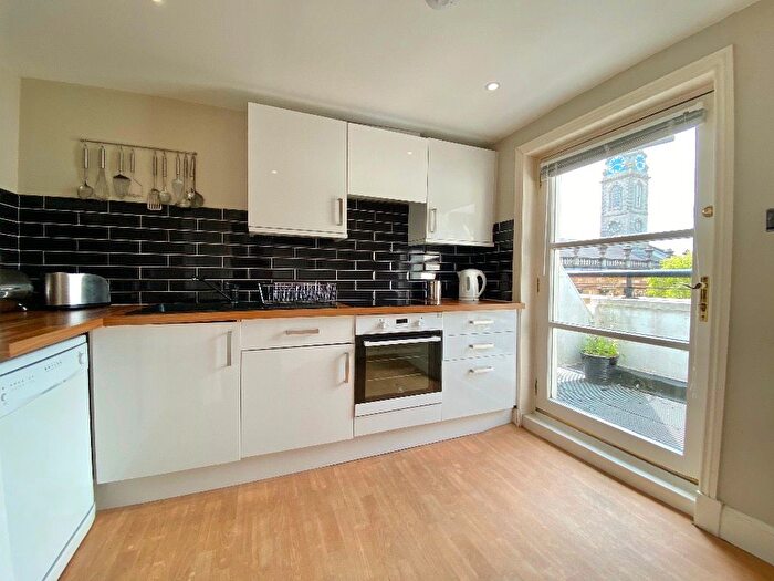 3 Bedroom Flat To Rent In St Andrews Square, City Centre, Glasgow, G1