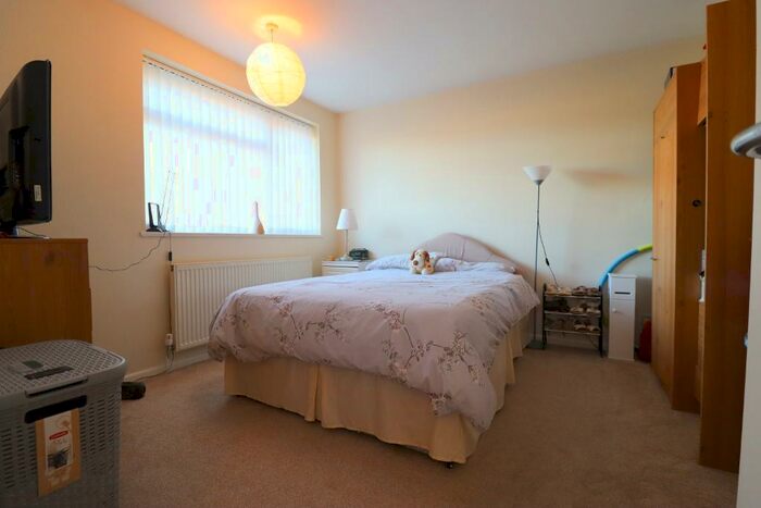 3 Bedroom Semi-Detached House For Sale In Ilford Close, Stopsley, Luton, Bedfordshire, LU2