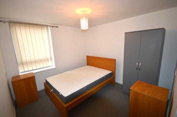 2 Bedroom Flat To Rent In Dun Street, Sheffield, South Yorkshire, S3