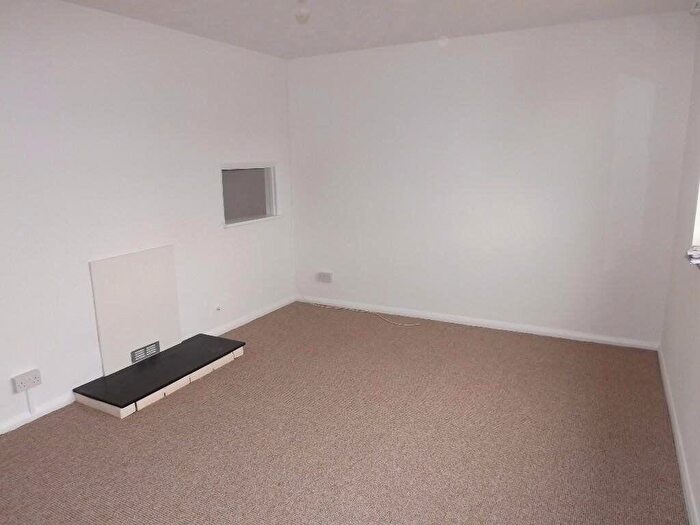 2 Bedroom Flat To Rent In Newlands Lane, Chichester, PO19
