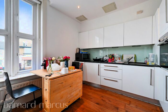 1 Bedroom Flat For Sale In Chiswick High Road, London, W4