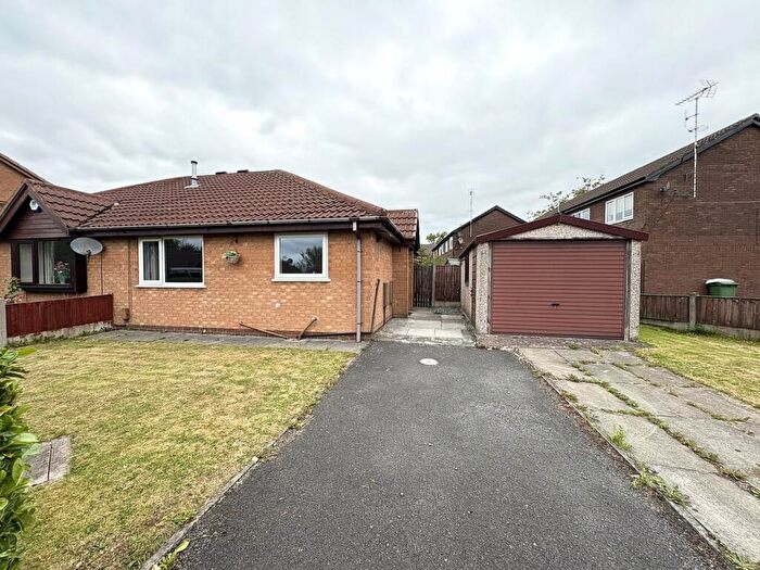 2 Bedroom Semi-Detached Bungalow For Sale In The Pewfist, Westhoughton, Bolton, BL5