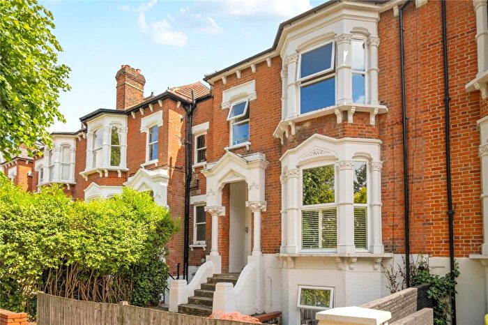 2 Bedroom Apartment For Sale In Stapleton Hall Road, London, N4