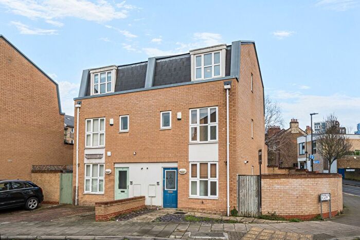 3 Bedroom Semi Detached House For Sale In Franklin Place, London, SE13