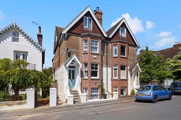 4 Bedroom Semi-Detached House For Sale In Station Road, Steyning, BN44