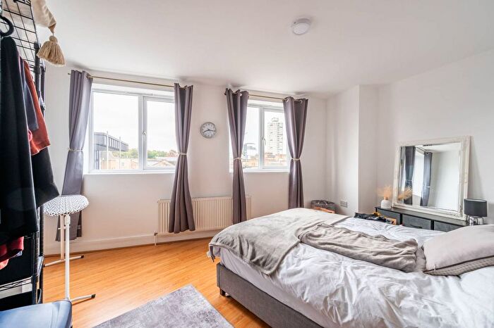 1 Bedroom Flat To Rent In Burdett Road, Tower Hamlets, London, E3