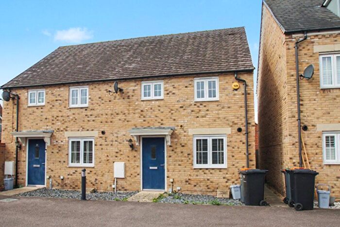 3 Bedroom Semi-Detached House To Rent In Kingfisher Road, MK42
